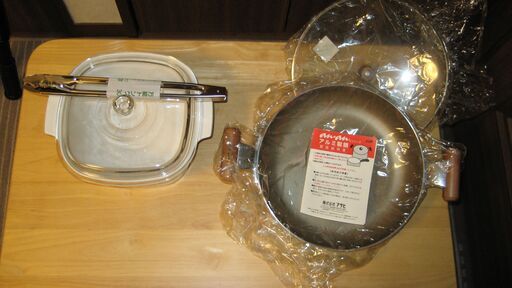 鍋2点　茶櫃？　トング　　コーヒーメーカーなど