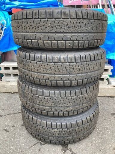 4本セット！ピレリ アシンメトリコ PIRELLI ICE ASIMMETRICO スタッドレスタイヤ 冬タイヤ 195/65R15 