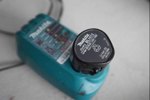 マキタ（MAKITA）充電式掃除機　CL100D