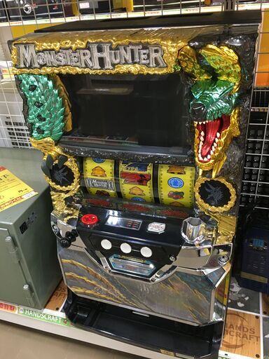 エンターライズ モンスターハンター月下雷鳴 下パネル傷あり 要機 ドル箱・メダル（約800枚前後）・データカウンター付属  中古品