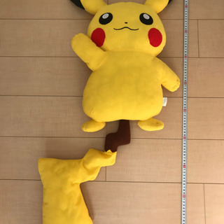 ピカチュウのルームウェア、ぬいぐるみセットの画像