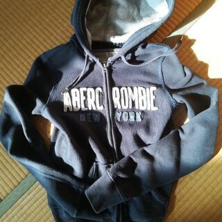 Abercrombie&Fitch　中古パーカー
