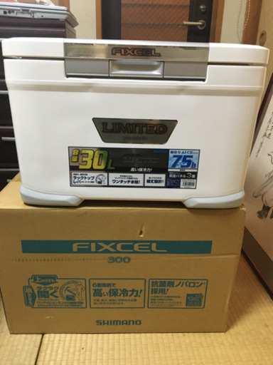 シマノ　クーラー　フィクセル　300 リミテッド　新品