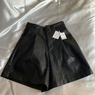 新品未使用⭐︎INGNI フェイクレザーキュロットパンツ