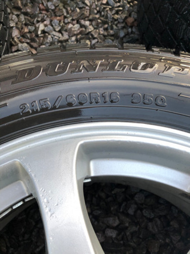 スタッドレスタイヤ(215/60R16)ダンロップウィンターマックス
