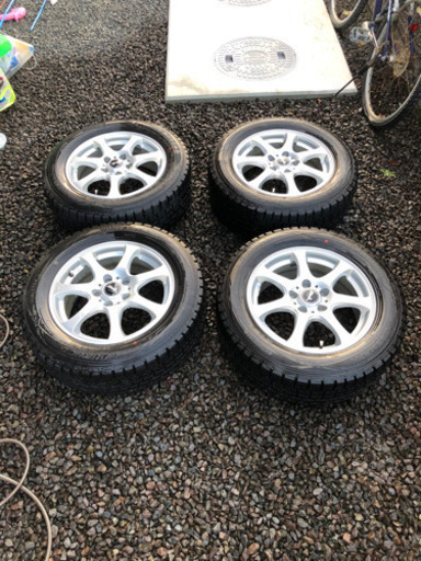 スタッドレスタイヤ(215/60R16)ダンロップウィンターマックス