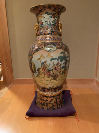 商談中　陶器の壺