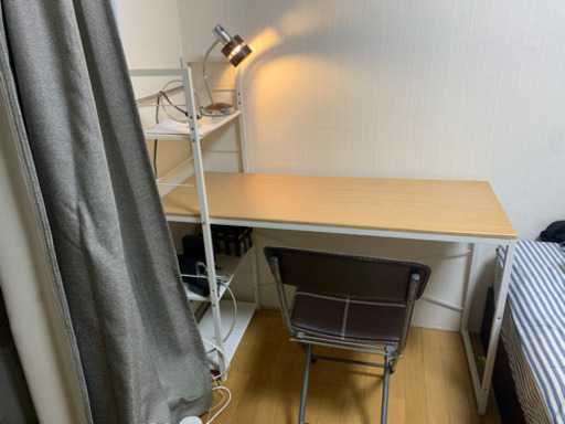 ワークデスク　テーブルランプ　椅子