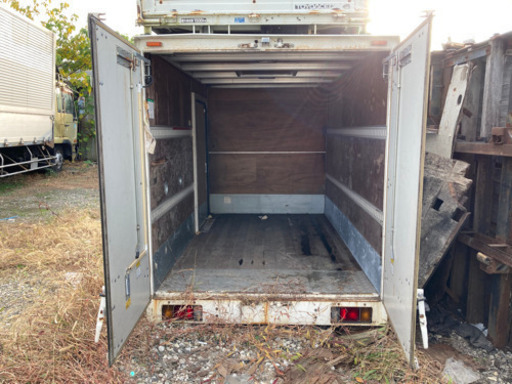 ガレージ倉庫　送料込み　鍵付き