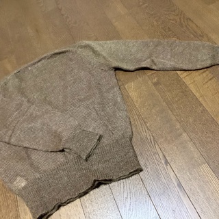 焦茶色短め丈のカーディガンの画像