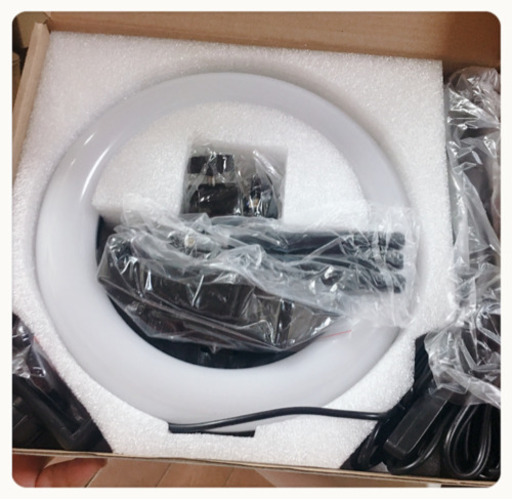 ご購入者様決定[未使用]リングライト 女優ライト 8インチ リモート 自撮り 撮影用 美顔リモコン操作