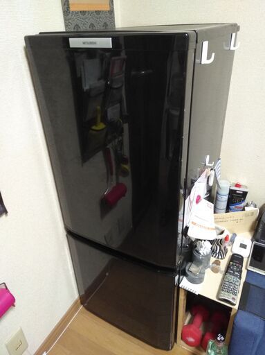 急ぎの為２１日２２日２３日のみ再値下げ2500円⇒2000円 三菱　２ドア１４６L冷蔵庫　２０１２年式　可動品