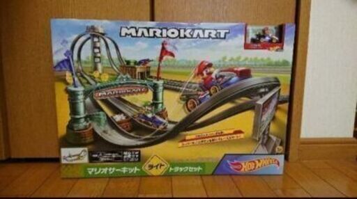 ミニカーやトミカで遊ぼう(^-^)/ドンキでは4600円程の商品です(^-^)/②新品未使用で安い(^-^)/マリオのミニカーのコースです(^-^)/