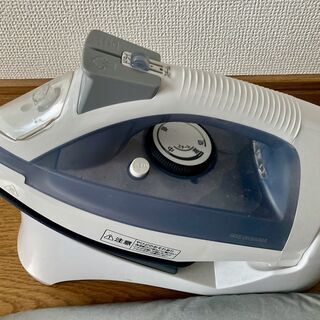 【値下げ交渉可能】アイリスオーヤマ スチームアイロン＋アイロン台【2020/03/26購入】の画像