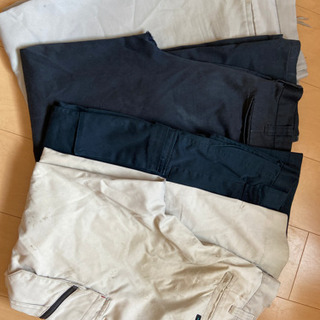 作業着取引中