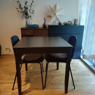 IKEAのダイニングテーブル(ブラック)の画像