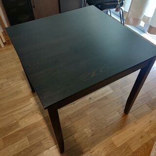 IKEAのダイニングテーブル(ブラック)の画像