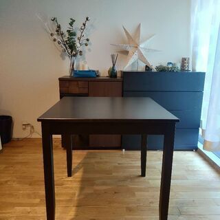 IKEAのダイニングテーブル(ブラック)の画像
