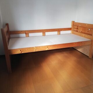ベッド出品します