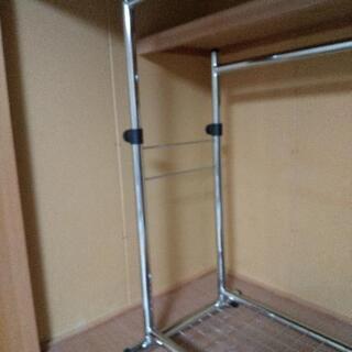 押し入れハンガーラックの画像
