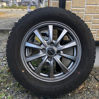 美品 超バリ山 2022年製 スタッドレス フリードなどに！マナレイ