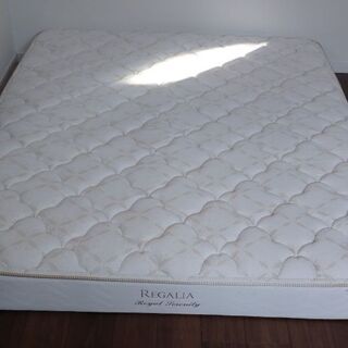 ローベッド キングスダウン クイーン マットレス ベッドフレームの画像