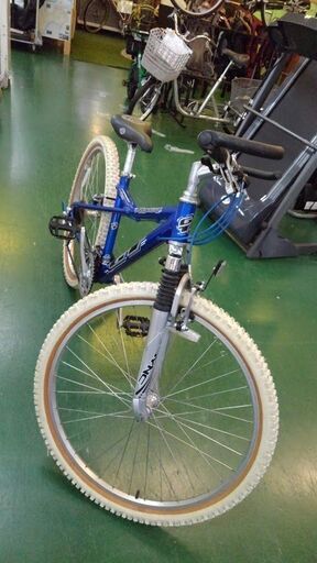 【店舗同時販売中】GT　MTB　マウンテンバイク　カラータイヤ【店頭ご来店購入限定】