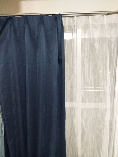 カーテン Blue and white curtains (Used like new)