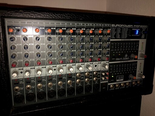 BEHRINGER PMP2000 14CH