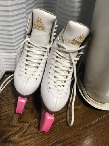 スケート靴　ジャクソンアーティストプラスサイズ4（約22センチ）