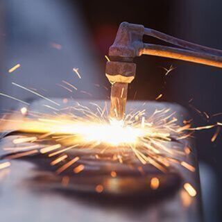 【未経験OK】こんな時代だからこそ『手に職を』建設業界の何でも屋☆鍛冶工の仕事で高収入を目指そう！！の画像