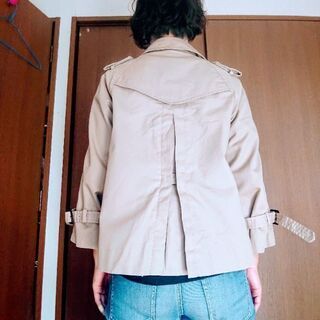 ショートトレンチコートの画像