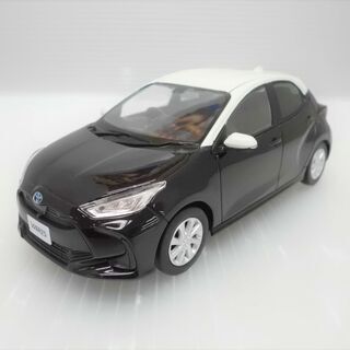 【引取限定】値下げしました✨トヨタ　カラーサンプル　YARiS最...