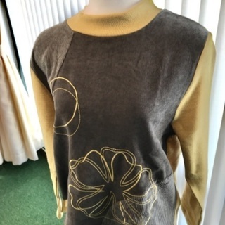 トップス　花柄の画像