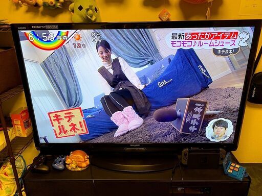 2011年製　ＳＨＡＲＰ　薄型液晶カラーテレビ　５２インチ