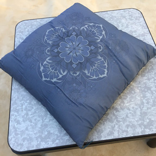 中古　座布団　群青色　62×57