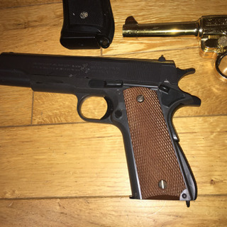 BB弾のモデルガンの画像