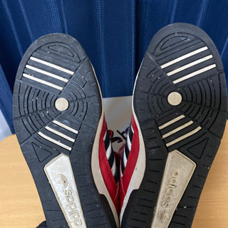 お譲り先決まりました❗️adidas ハイカットスニーカーの画像