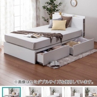 【元値12万　美品】ダブルベッド（マットレス付き）引き出し、棚、コンセント有り の画像