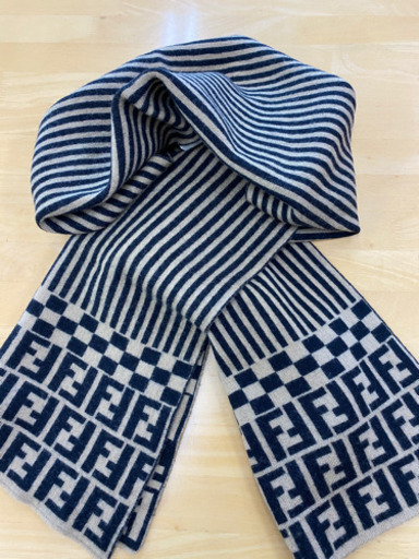 美品FENDI☆ウールマフラー