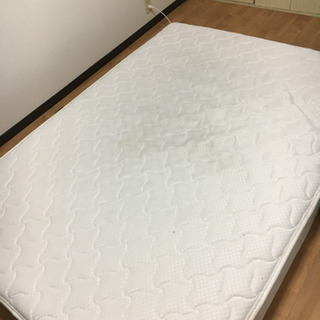 ダブルベッドの画像