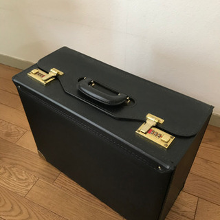 アタッシュケース　大容量