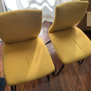 【28日限定】★無料で差し上げます★ラック付きデスクとダイニングチェア2本の組み合わせの画像