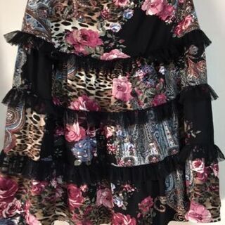 ストレッチ素材のトップスとスカ－トのセット値下げしましたの画像