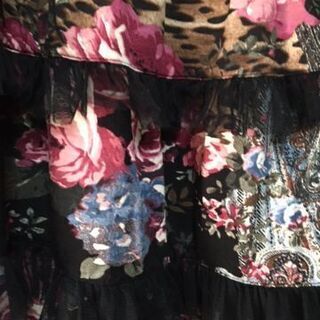 ストレッチ素材のトップスとスカ－トのセット値下げしましたの画像