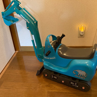 小さい子供が乗れるおもちゃ(操縦が出来ません)