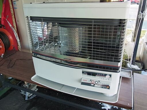 トヨトミ TOYOTOMI　ポット式煙突ストーブ　6.45Kw　HR-650F　2016年製　半密閉　強制通気