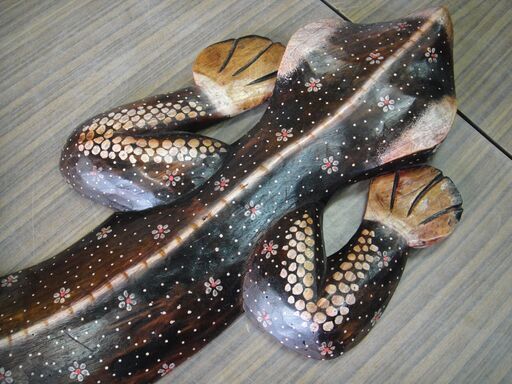 木 動物 お守り 古道具 アンティーク オブジェ ブロカント 木に登るチーターのオブジェ 虎 ヒョウ 置物 動物 オーナメント