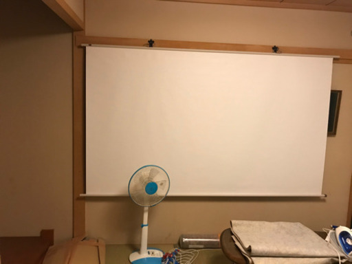 100インチ　プロジェクタースクリーン