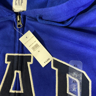 新品！GAPパーカー 半額で!!